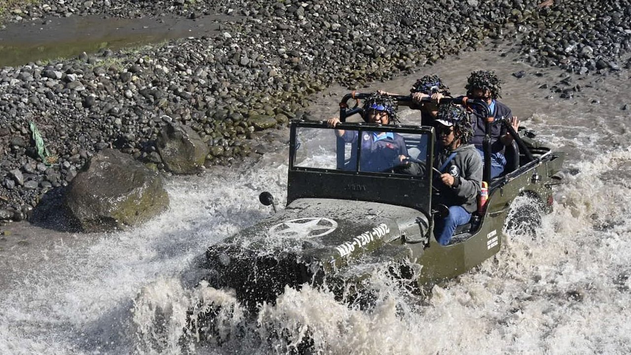 Plunyon Bridge & Kali Kuning River: Exploring by Jeep
